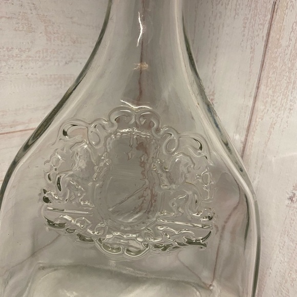 Vintage prohibition shot glass and decanter with federally illegal stamped - Picture 8 of 10